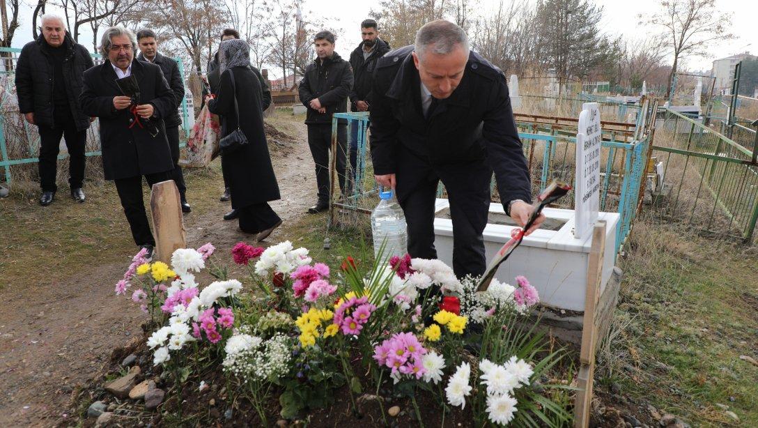 MİLLİ EĞİTİM MÜDÜRÜ KÖKREK, ZAFER KARAN'I MEZARI BAŞINDA ANDI