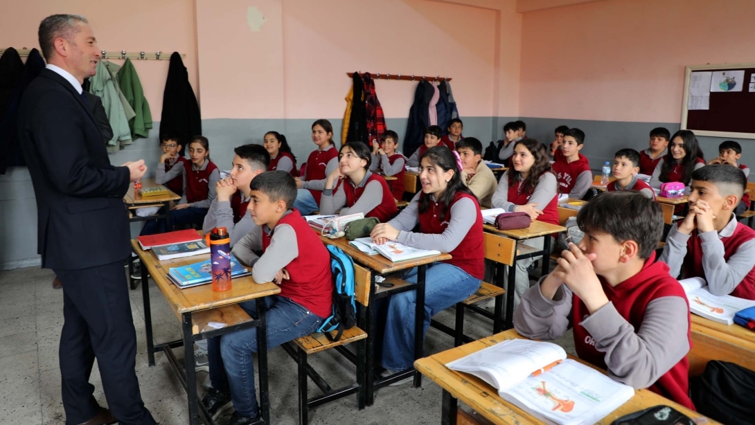 MİLLİ EĞİTİM MÜDÜRÜ KÖKREK'TEN 6/A SINIFI ÖĞRENCİLERİNE SİNEMA MÜJDESİ