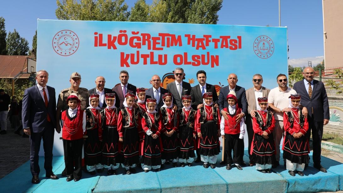 İLKÖĞRETİM HAFTASI TÖRENLE KUTLANDI