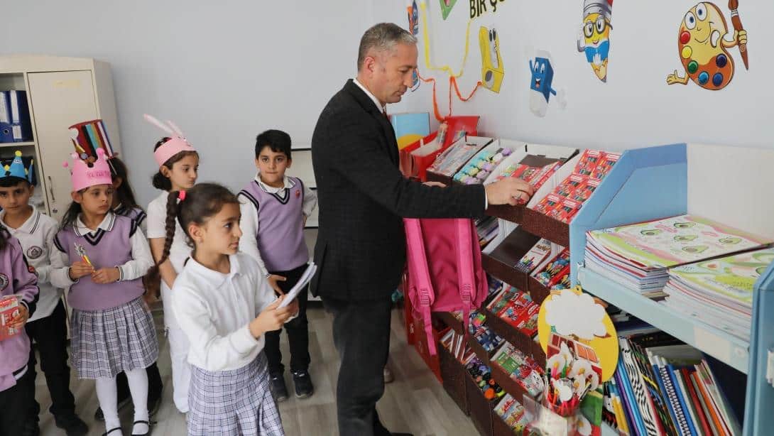 ASKIDA KIRTASİYE PROJESİYLE ÖĞRENCİLER İYİLİĞİ PAYLAŞIYOR