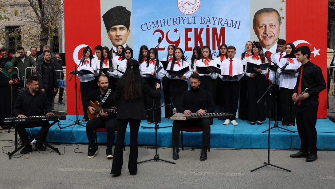 CUMHURİYET'İN 102. YILI AĞRI'DA COŞKUYLA KUTLANDI