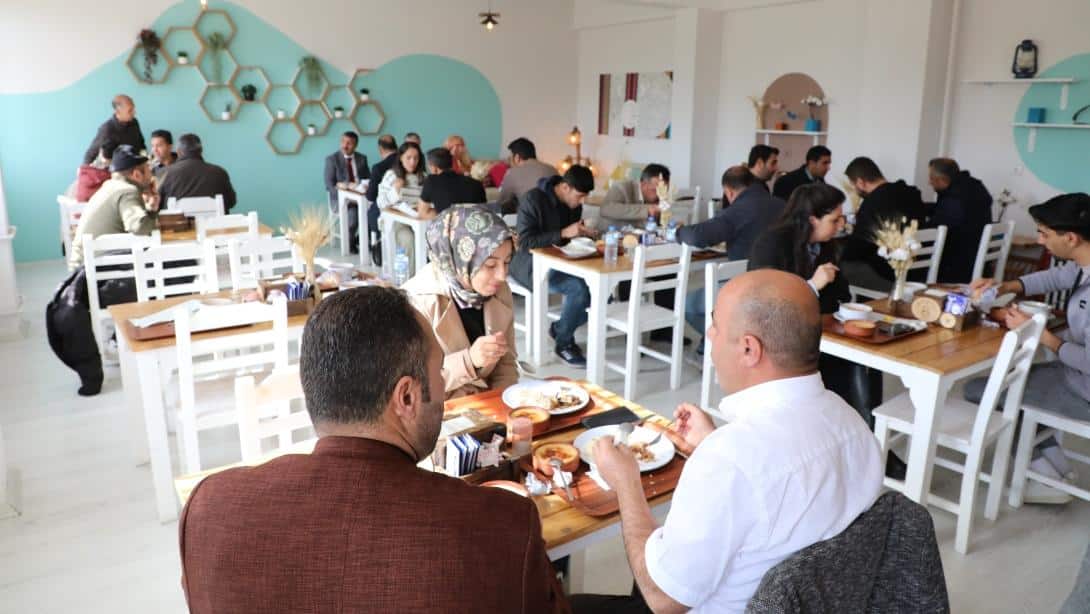 TÜRKİYE'NİN GERİ DÖNÜŞÜMLÜ İLK UYGULAMA RESTORANI ELEŞKİRT'TE HİZMET VERİYOR